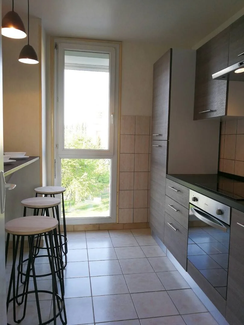 Economical student room with convenient location in 