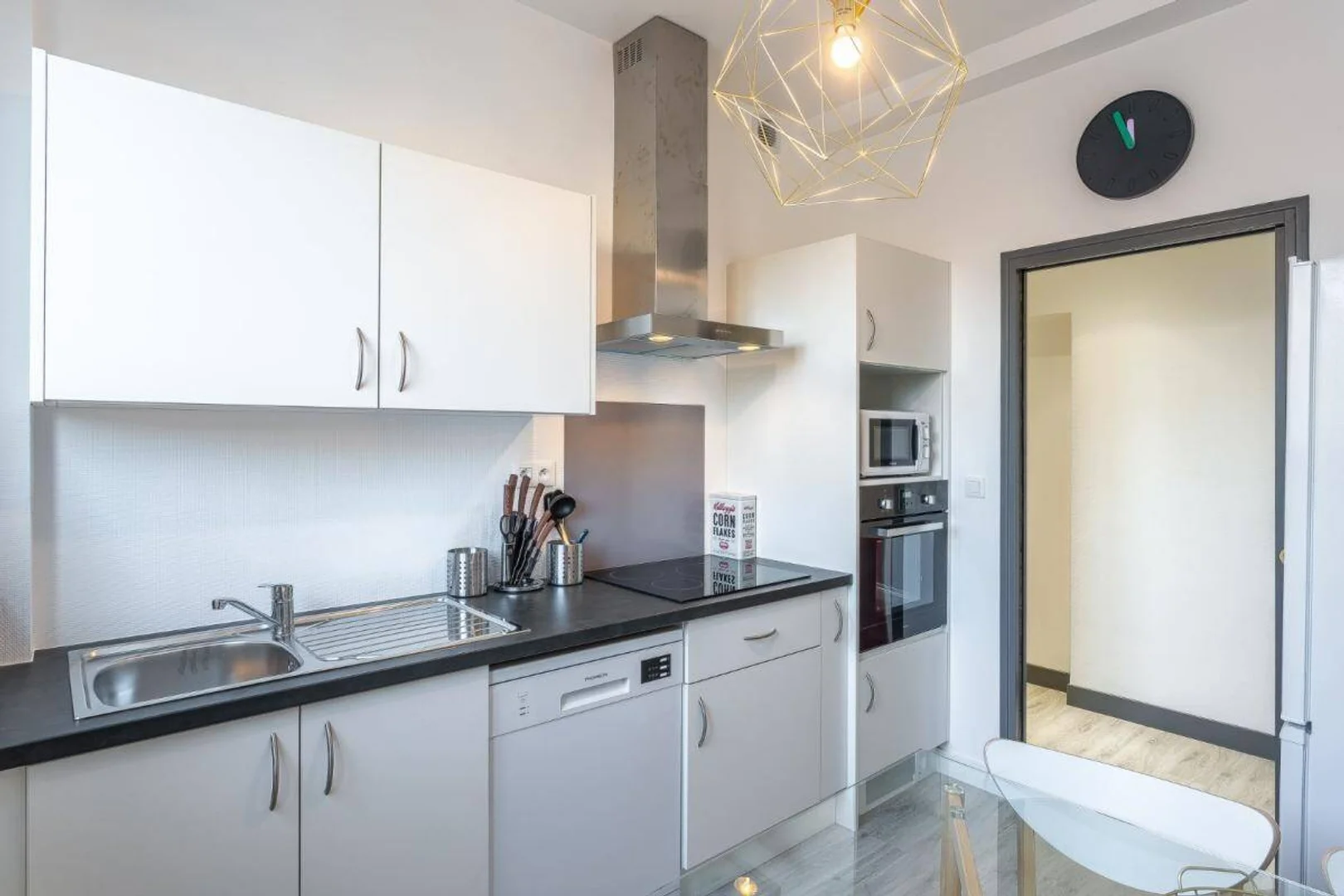 Habitación para estudiantes en  con área de estudio y facilidades compartidas