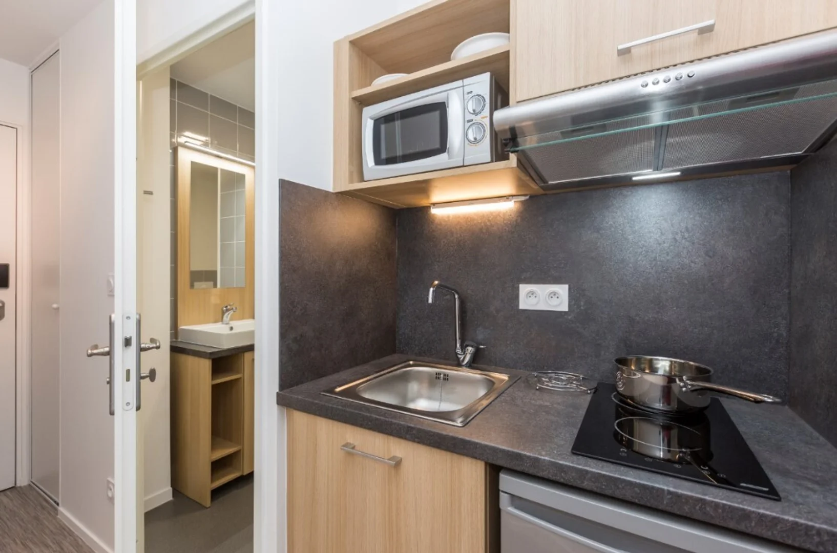 Habitación para estudiantes en  con modernas comodidades