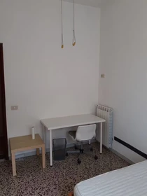 Cheap private room in Roma