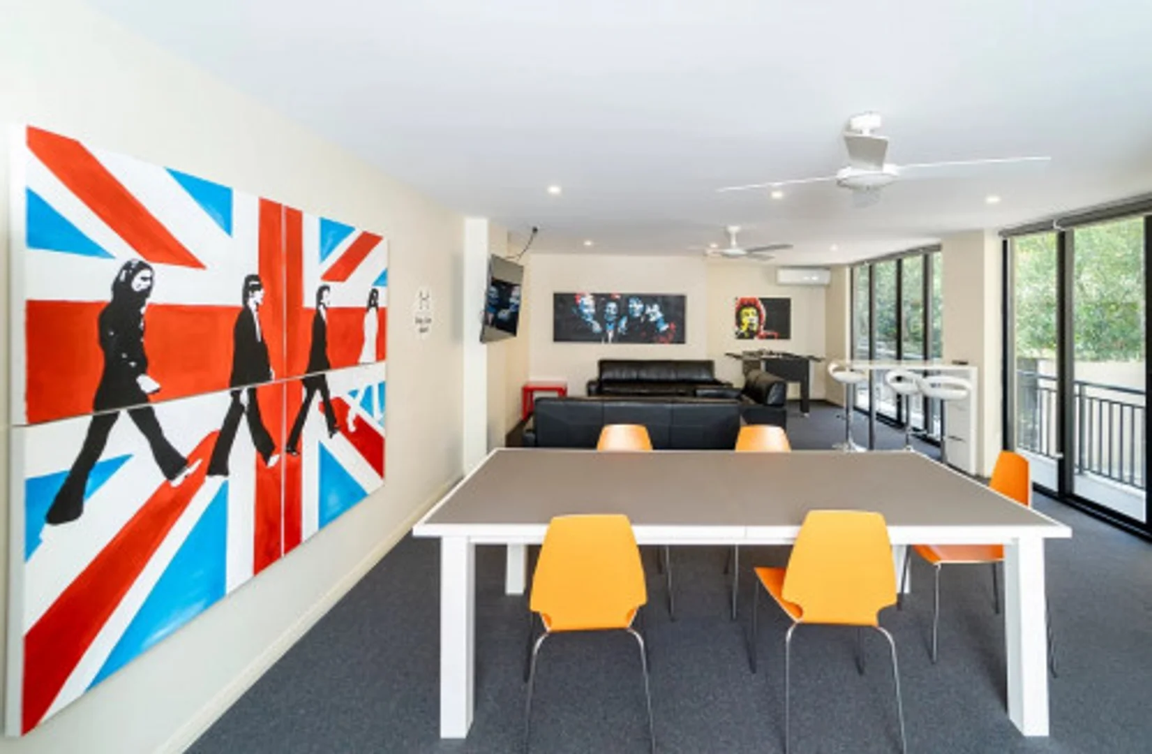 Cozy room for students available in 