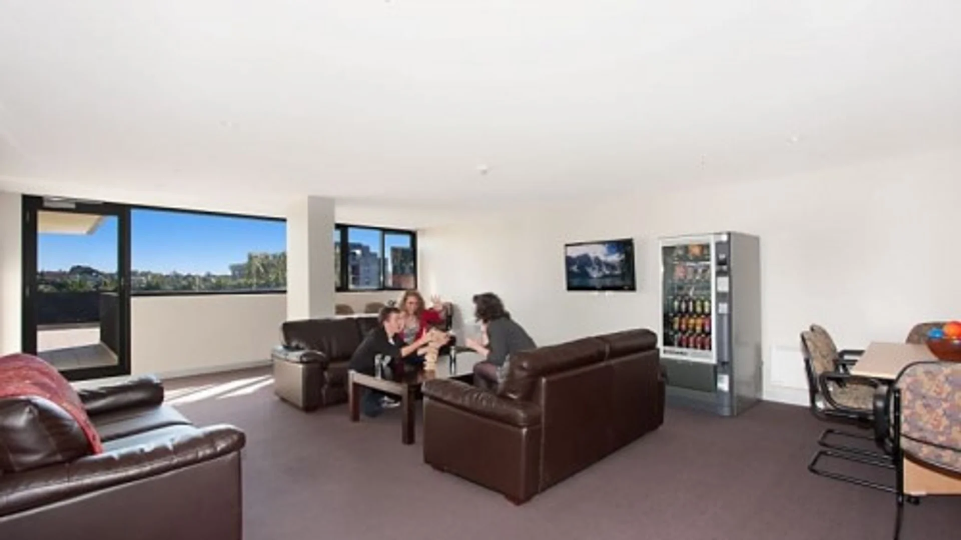Habitación estudiantil amplia y cómoda en 