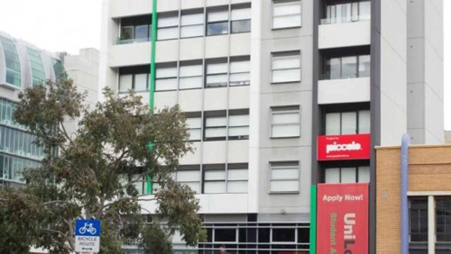 'da çalışma alanı ve ortak tesisler bulunan öğrenci odası
