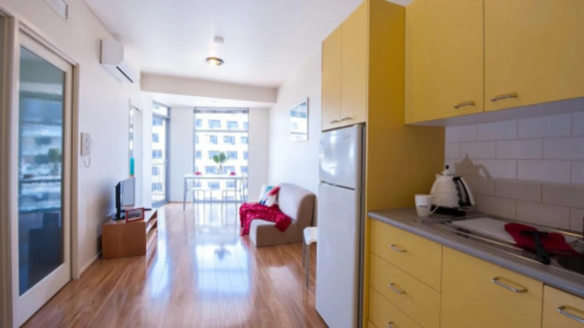 Habitación estudiantil económica cerca del campus en 