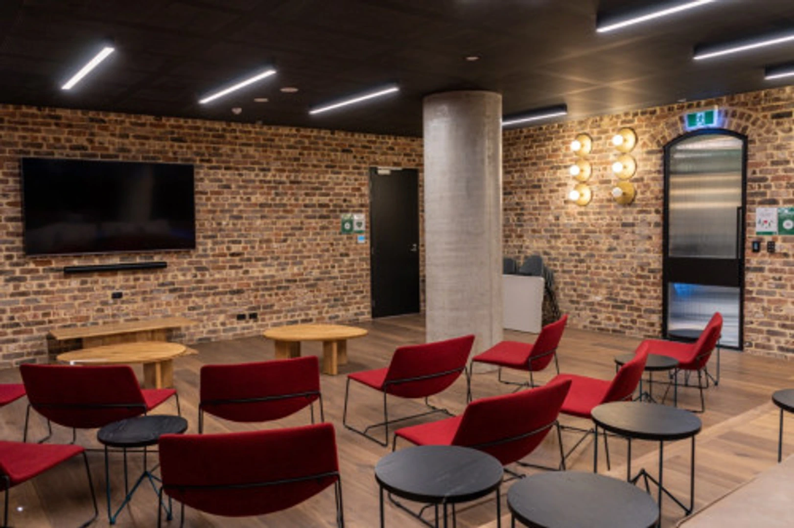 Functional student room perfect for studying in 