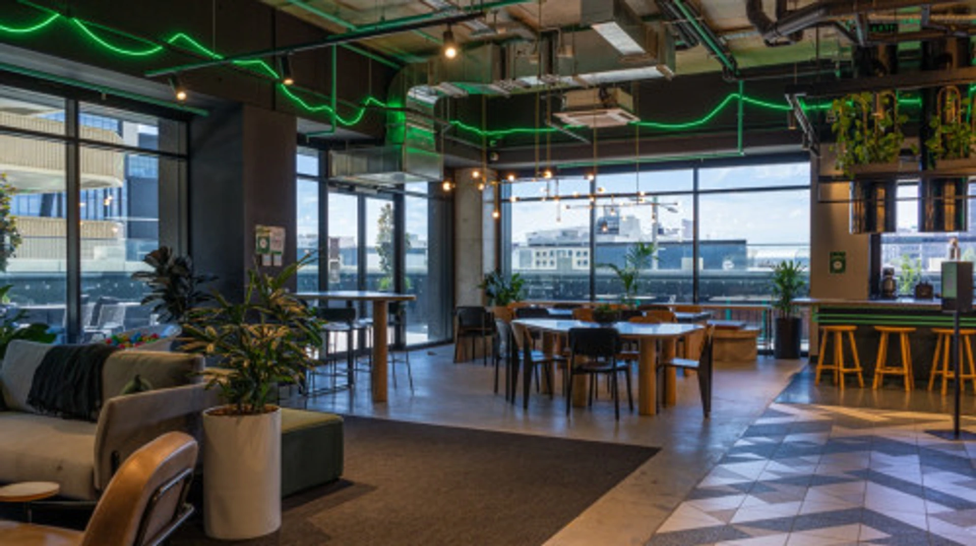 Comfortable and spacious student room in 