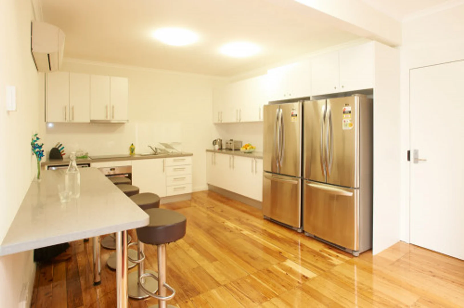 位于的学生公寓，配有学习区域和共用设施