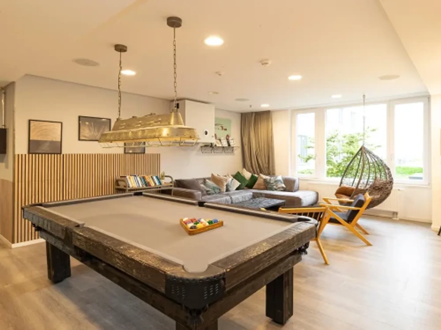 'de öğrenci dairesinde, tamamen mobilyalı kiralık oda