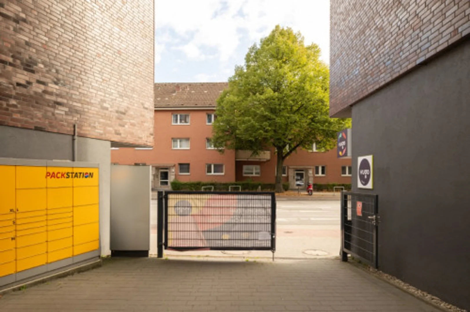 Studentenzimmer in  mit Arbeitsbereich und Gemeinschaftseinrichtungen