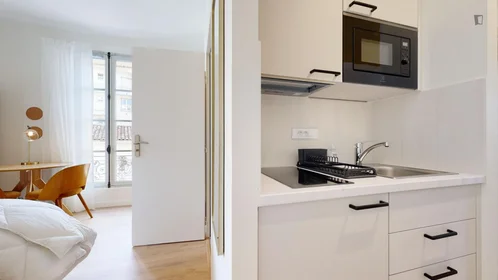 Private room at avenue Georges Clemenceau, image 7 of 16