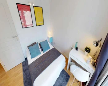 Private room at rue Jeanne D'Arc, image 1 of 9