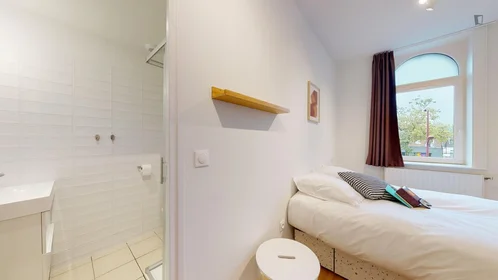 Private room at avenue de la République, image 1 of 11