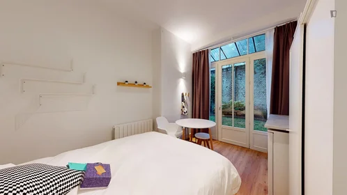 Private room at avenue de la République, image 1 of 13