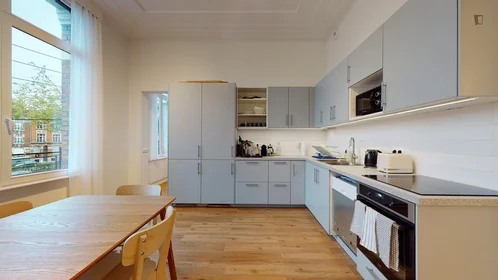 Private room at avenue de la République, image 5 of 13