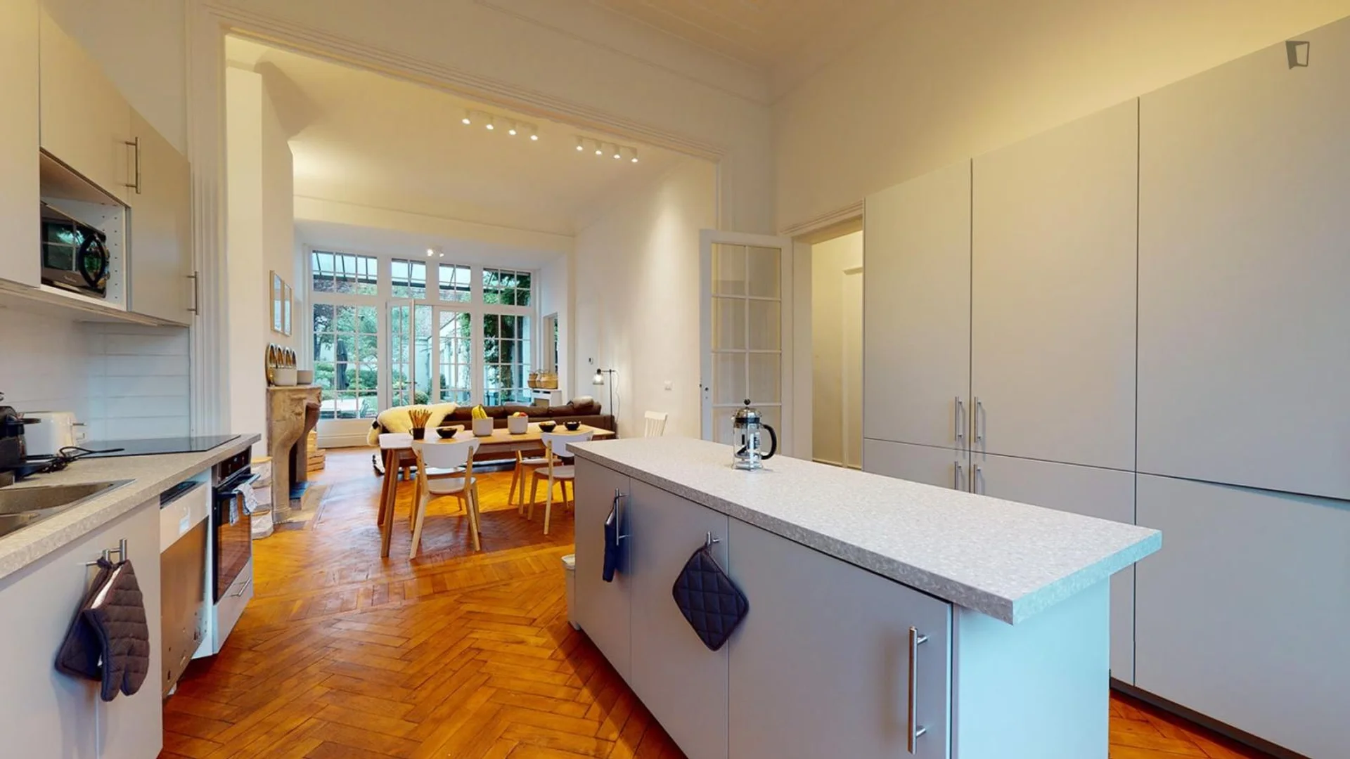 Student-friendly room in  with modern amenities