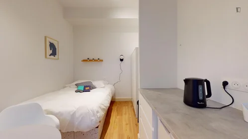 Private room at avenue de la République, image 1 of 15