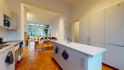 Private room at avenue de la République, image 5 of 15