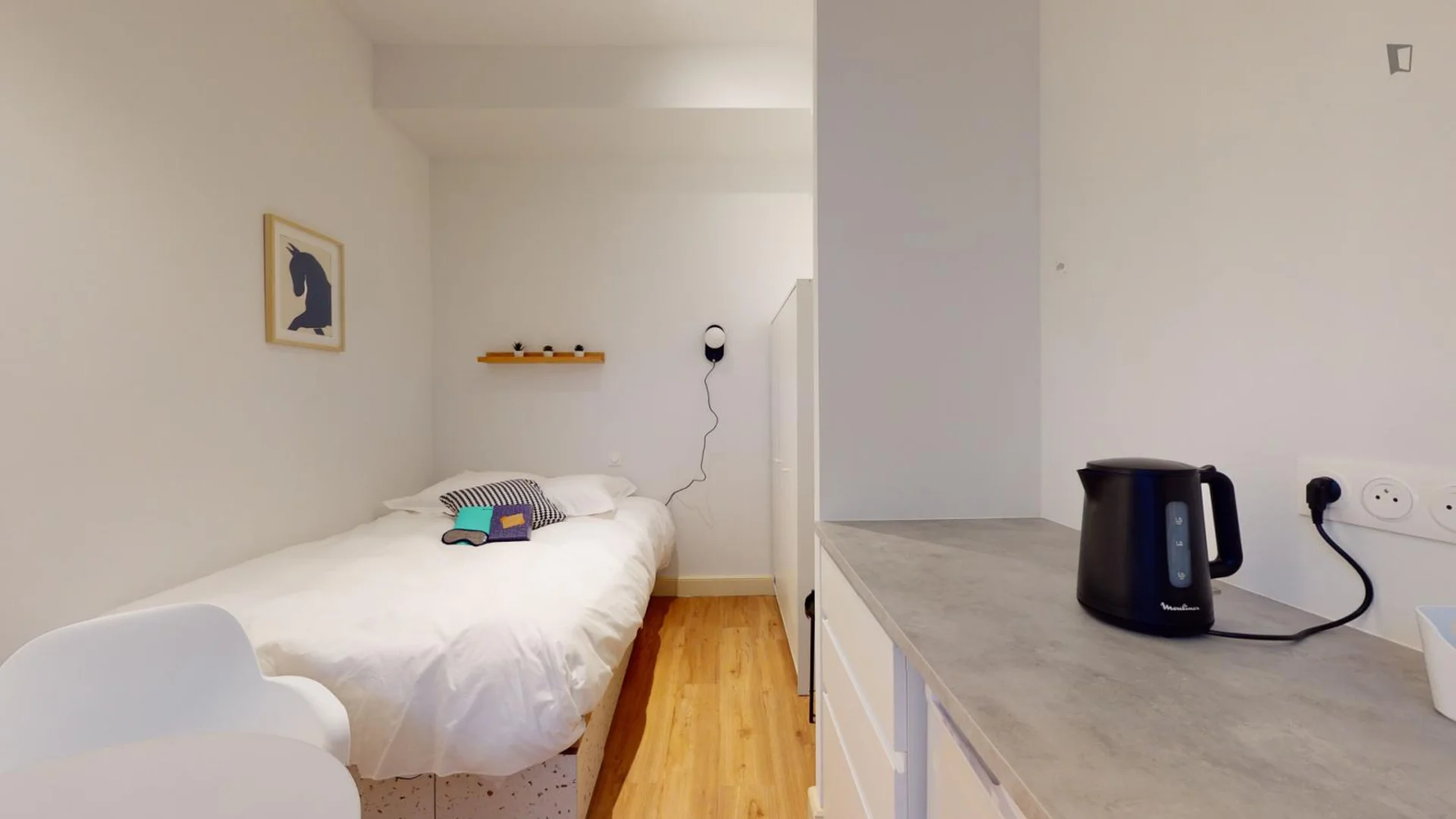 Student-friendly room in  with modern amenities