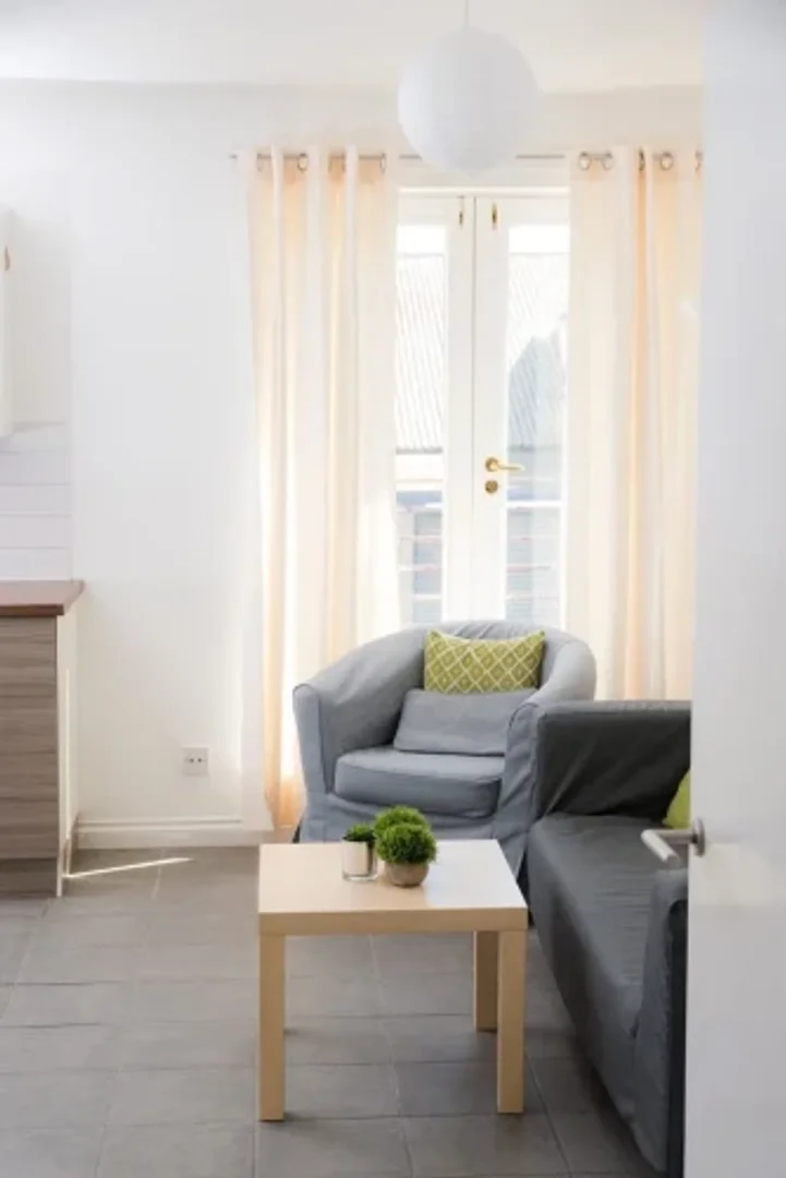 Quarto de estudante económico com localização conveniente em 