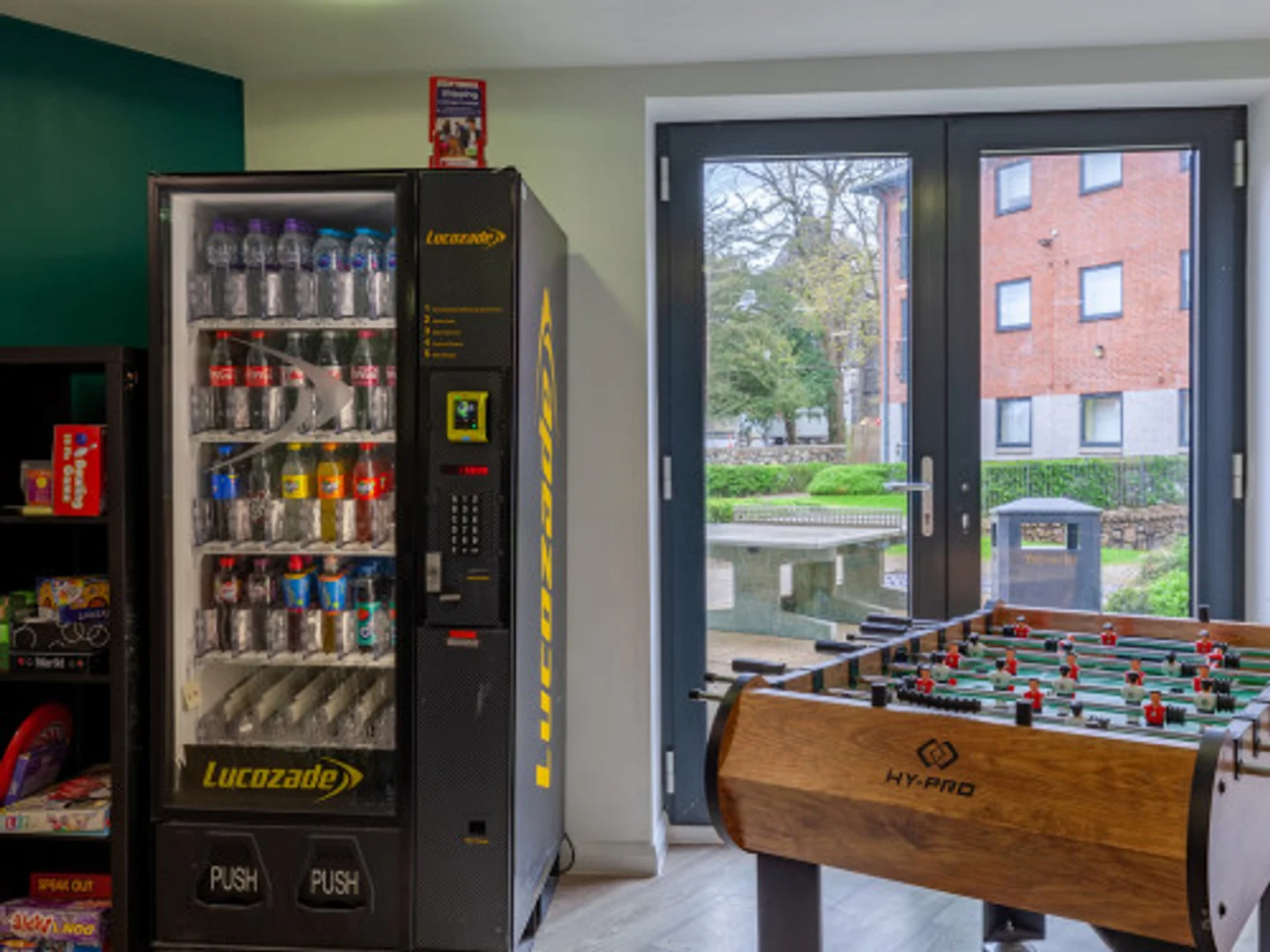 Zimmer in Studentenwohnung in  zu vermieten, voll möbliert