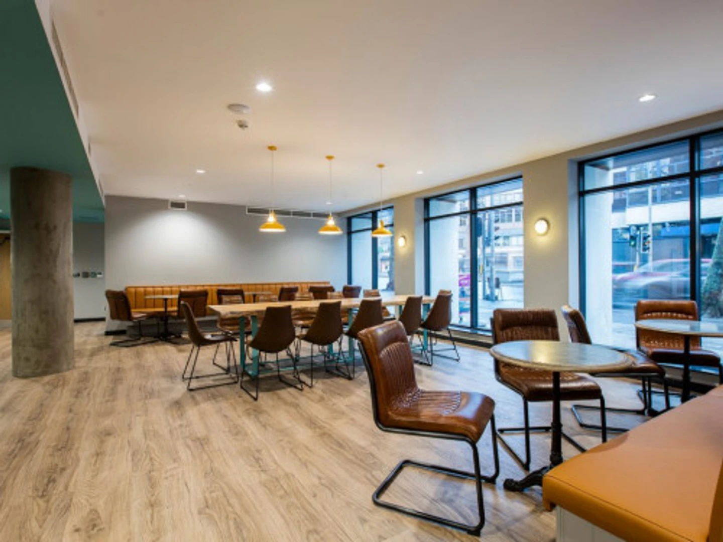 Bright and airy student room with easy university access in 