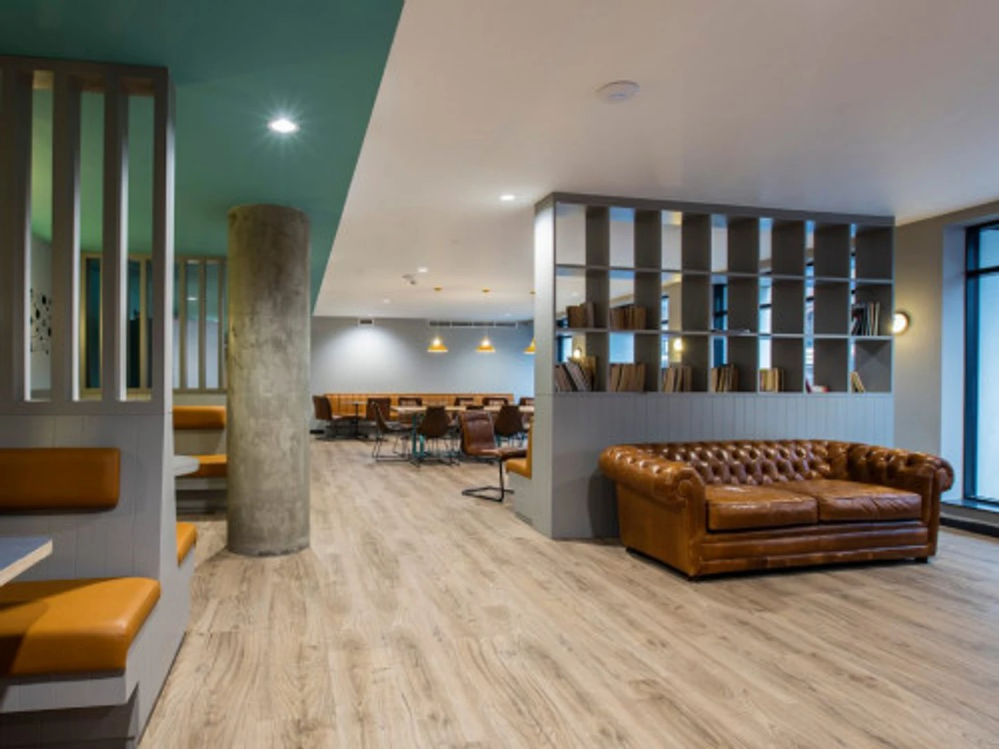 Comfortable and spacious student room in 