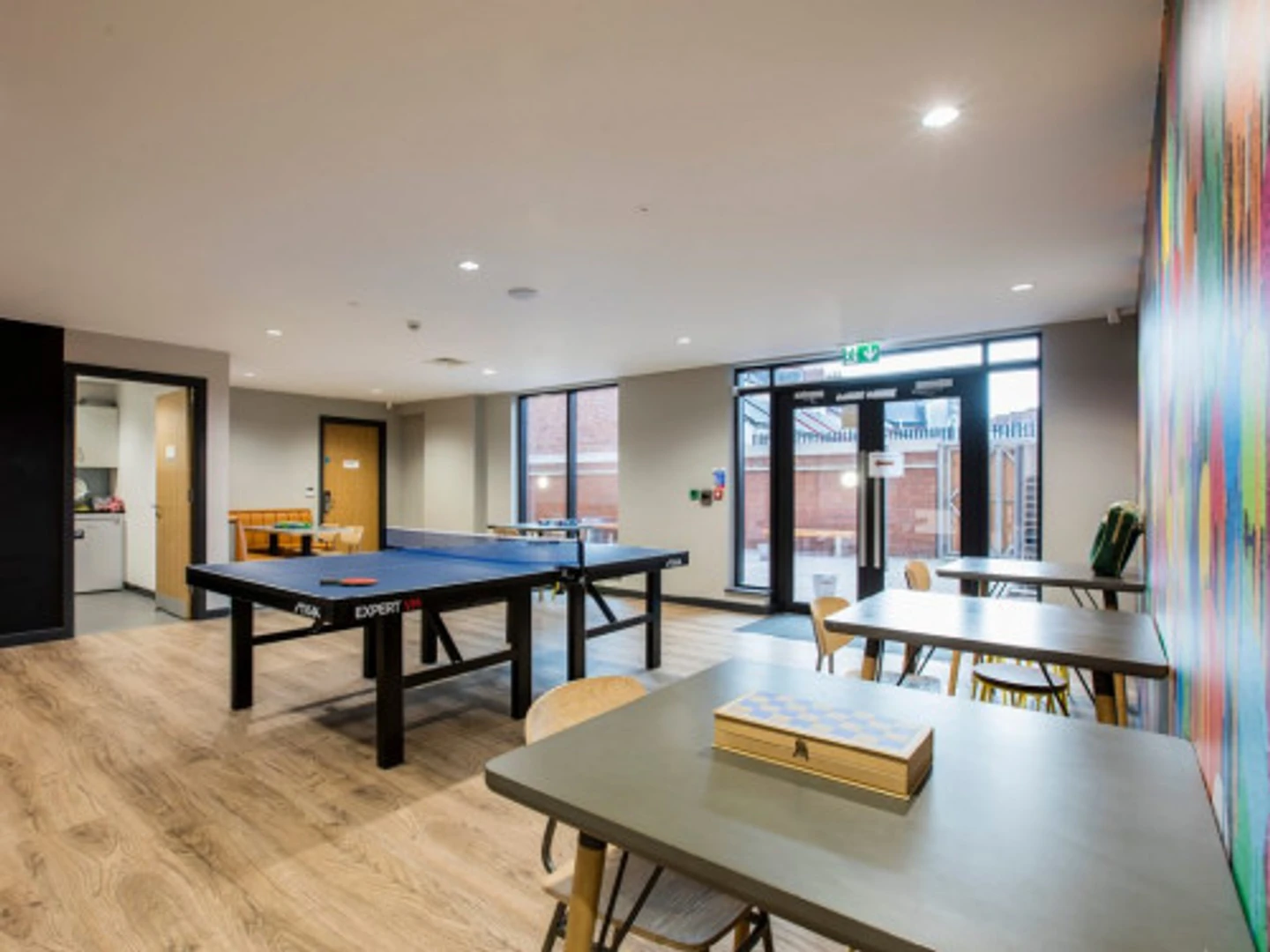 Bright and airy student room with easy university access in 