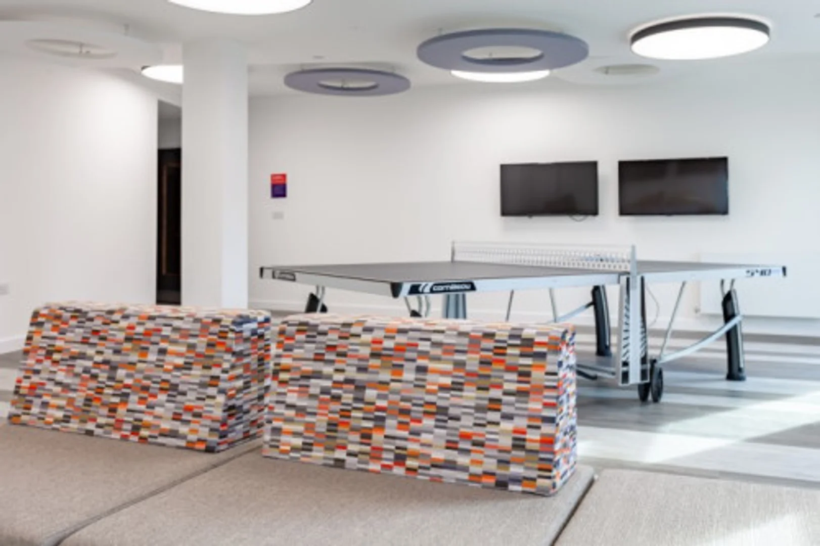 Functional student room perfect for studying in 