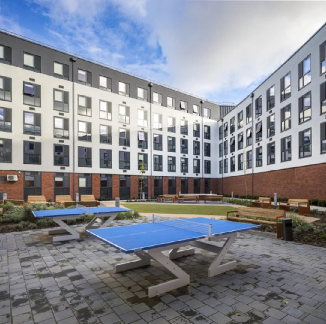 Room for rent in student apartment in , fully furnished