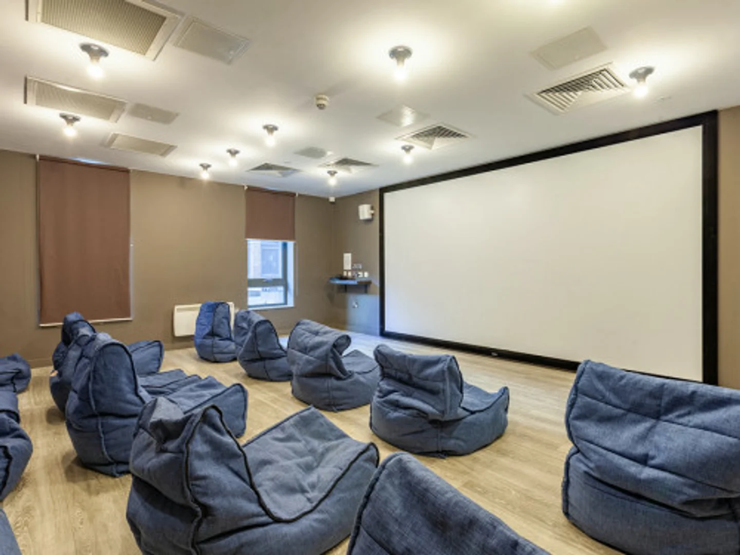Student-friendly room in  with modern amenities