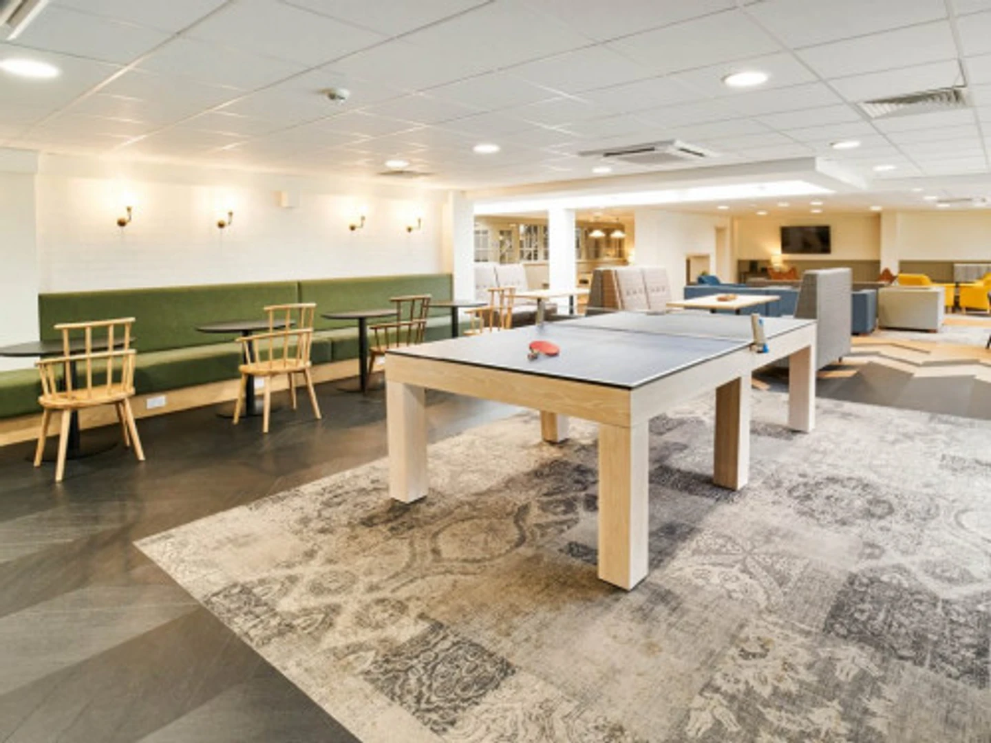 Bright and airy student room with easy university access in 