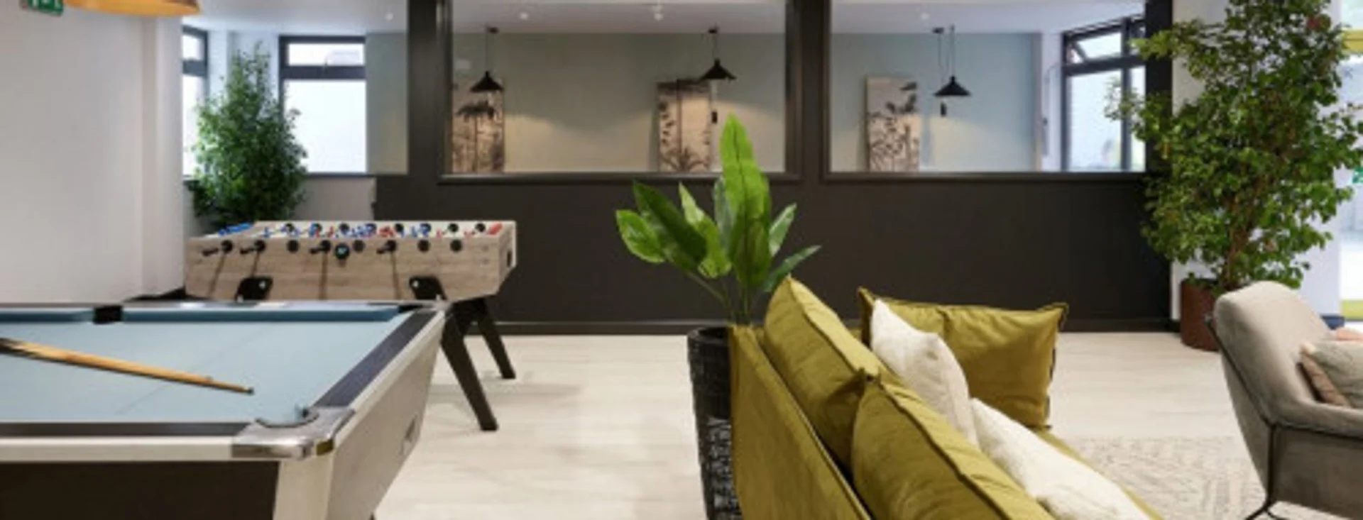 Chambre confortable pour étudiants disponible dans 