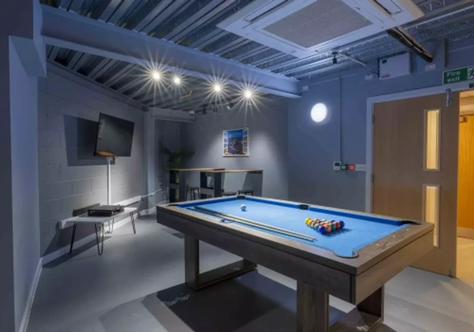 Quarto para alugar em apartamento de estudantes em , totalmente mobilado