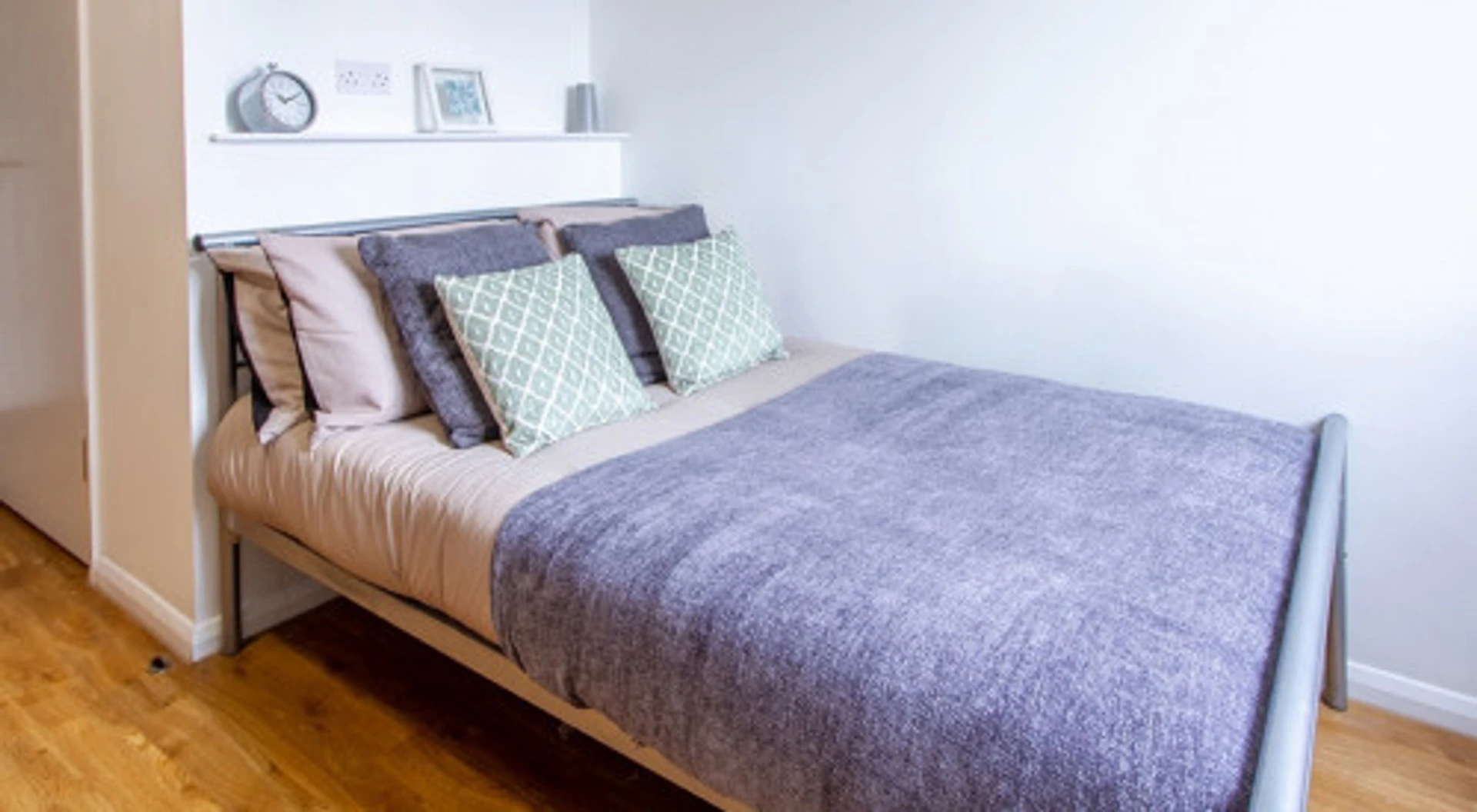 Budget-friendly student room close to campus in 