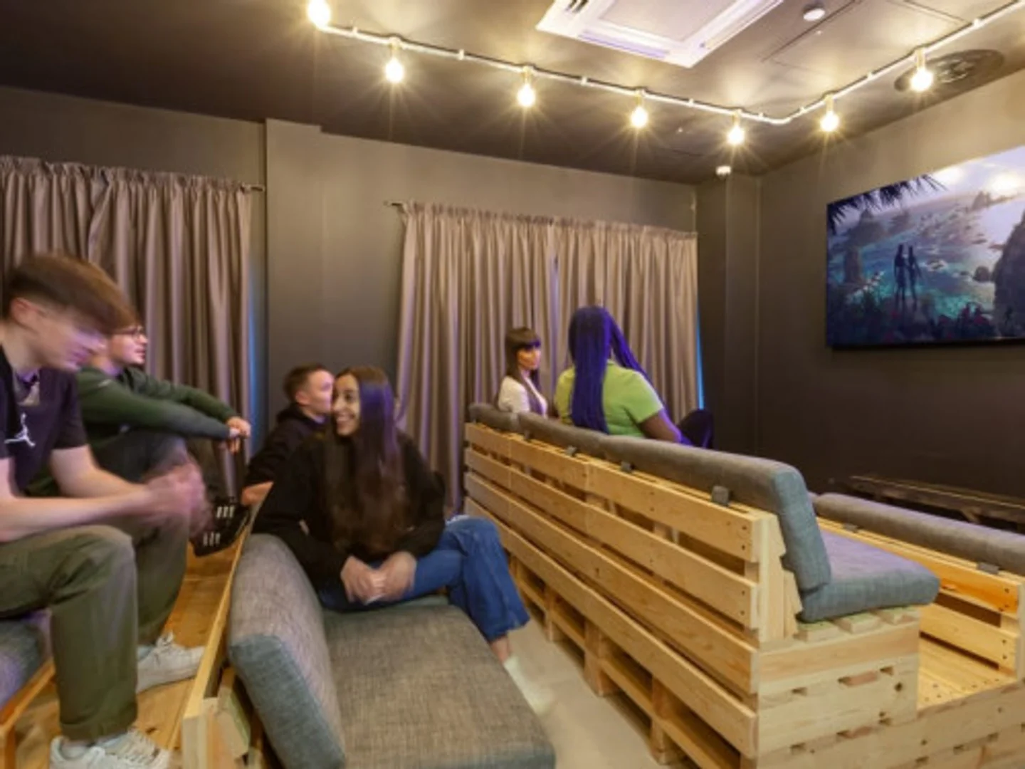 Studentenzimmer in  mit Arbeitsbereich und Gemeinschaftseinrichtungen