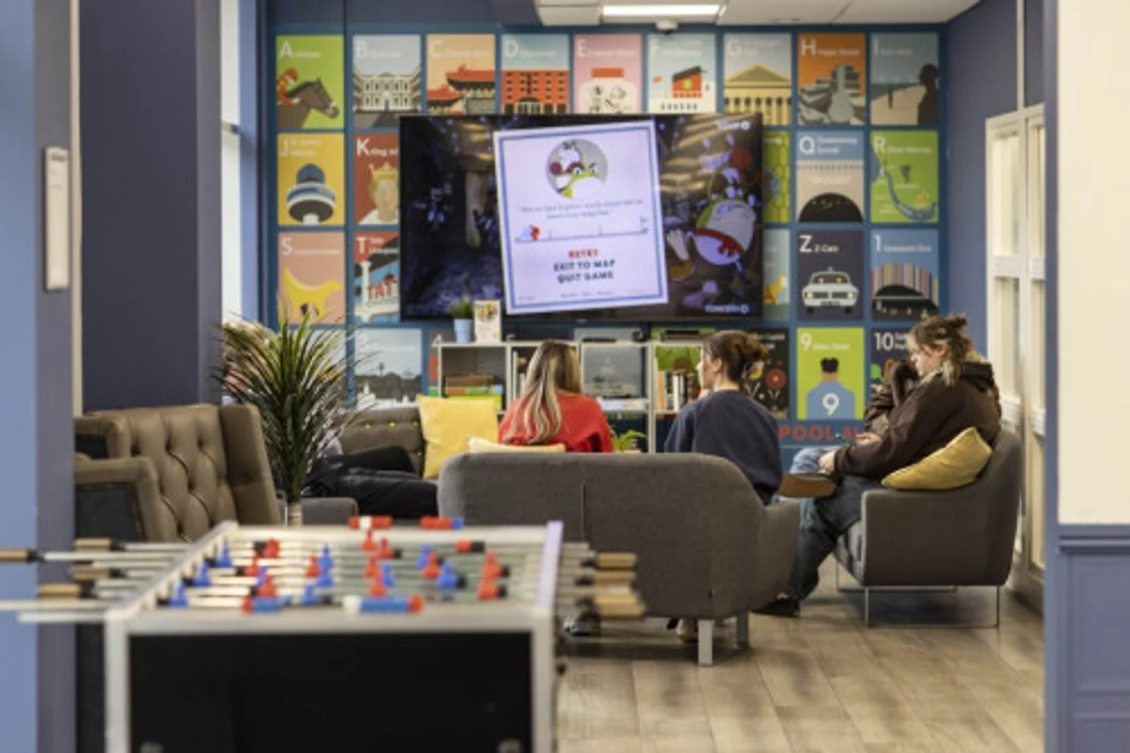 Stanza economica per studenti con ampia illuminazione in 