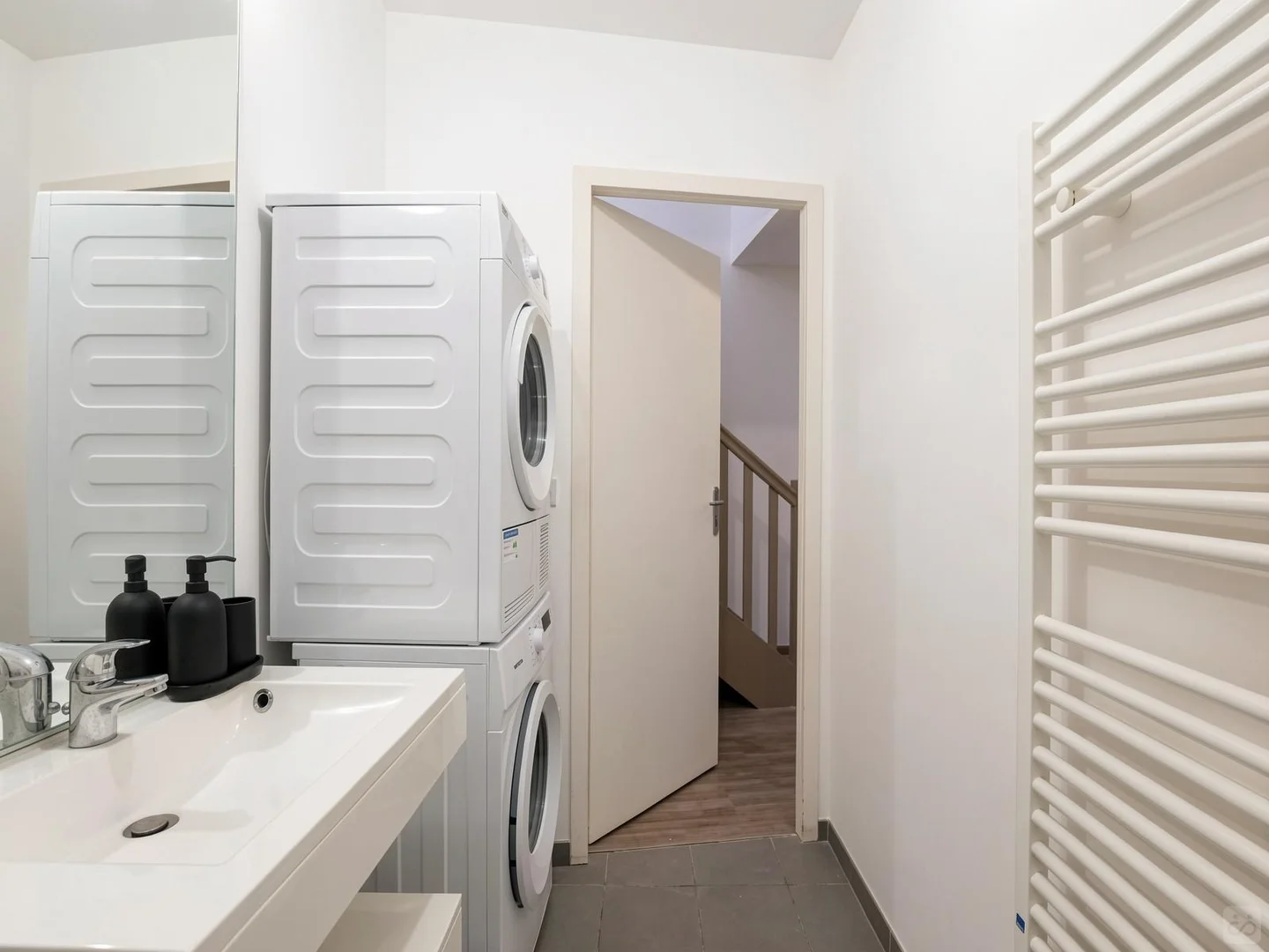 Chambre abordable pour les étudiants avec un bon éclairage dans