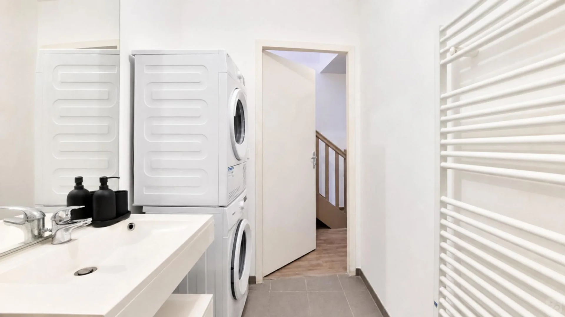 Chambre confortable pour étudiants disponible dans 