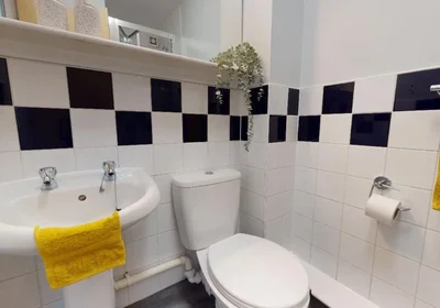 Habitación privada en iQ Wilmslow Park Manchester M13 0JQ, imagen 8 de 10