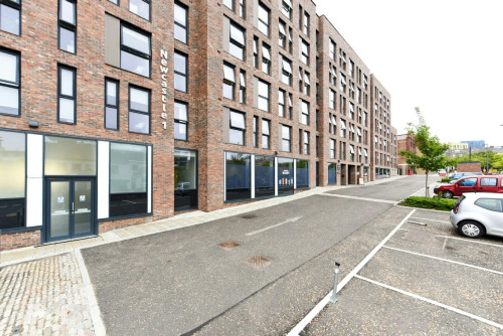 经济实惠的学生房间，在有充足的照明