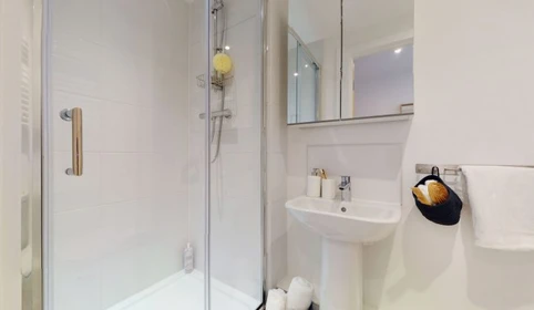 Habitación privada en One London Road Newcastle under Lyme ST5 1LZ, imagen 9 de 20