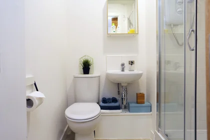 Chambre privée à Keele House Newcastle under Lyme ST5 1LD, image 7 de 12