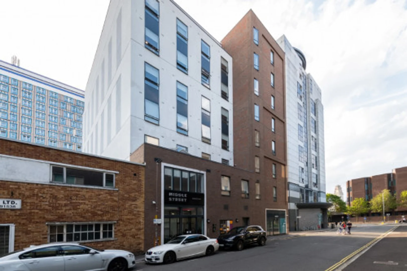 Economical student room with convenient location in 