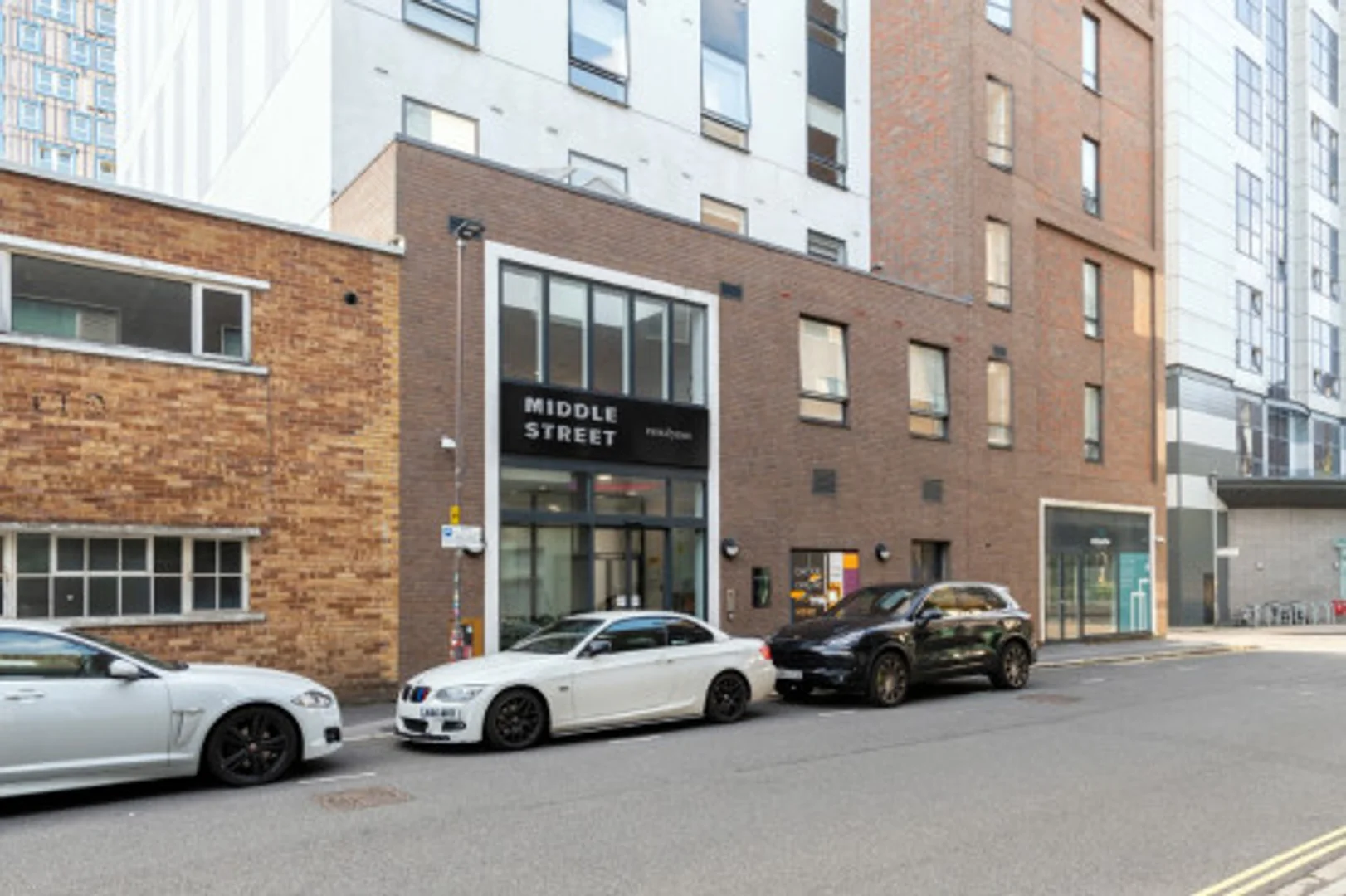 Economical student room with convenient location in 