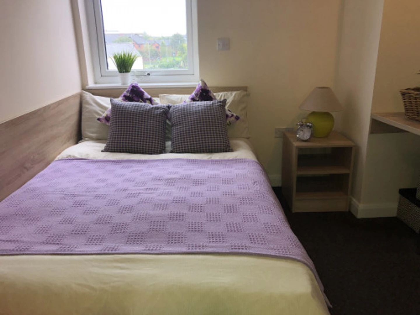 Stanza funzionale per studenti perfetta per studiare a 