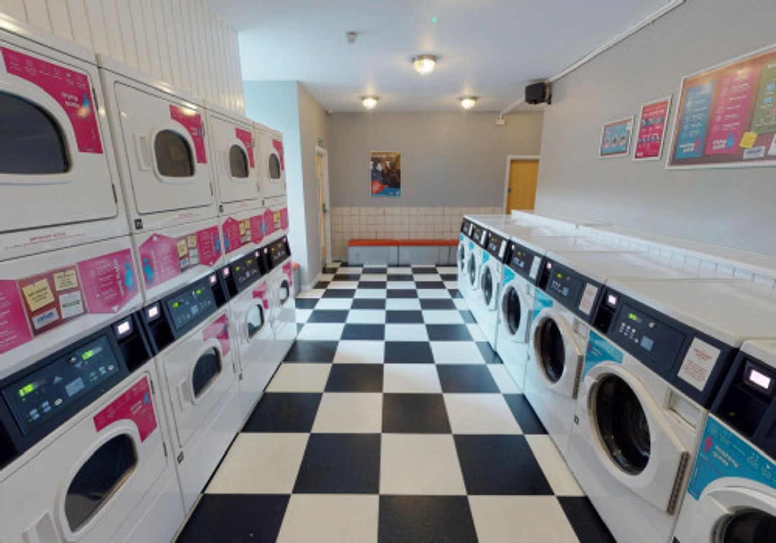 学生公寓房间出租，家具齐全