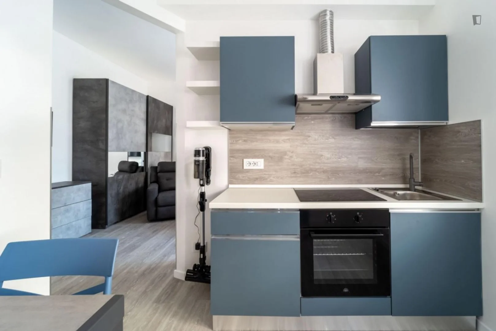 Convenient studio apartment for student living in 