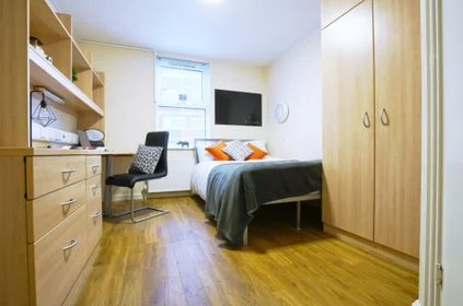 Private room at Oxney House & Gardens Manchester M14 5SZ, image 1 of 7