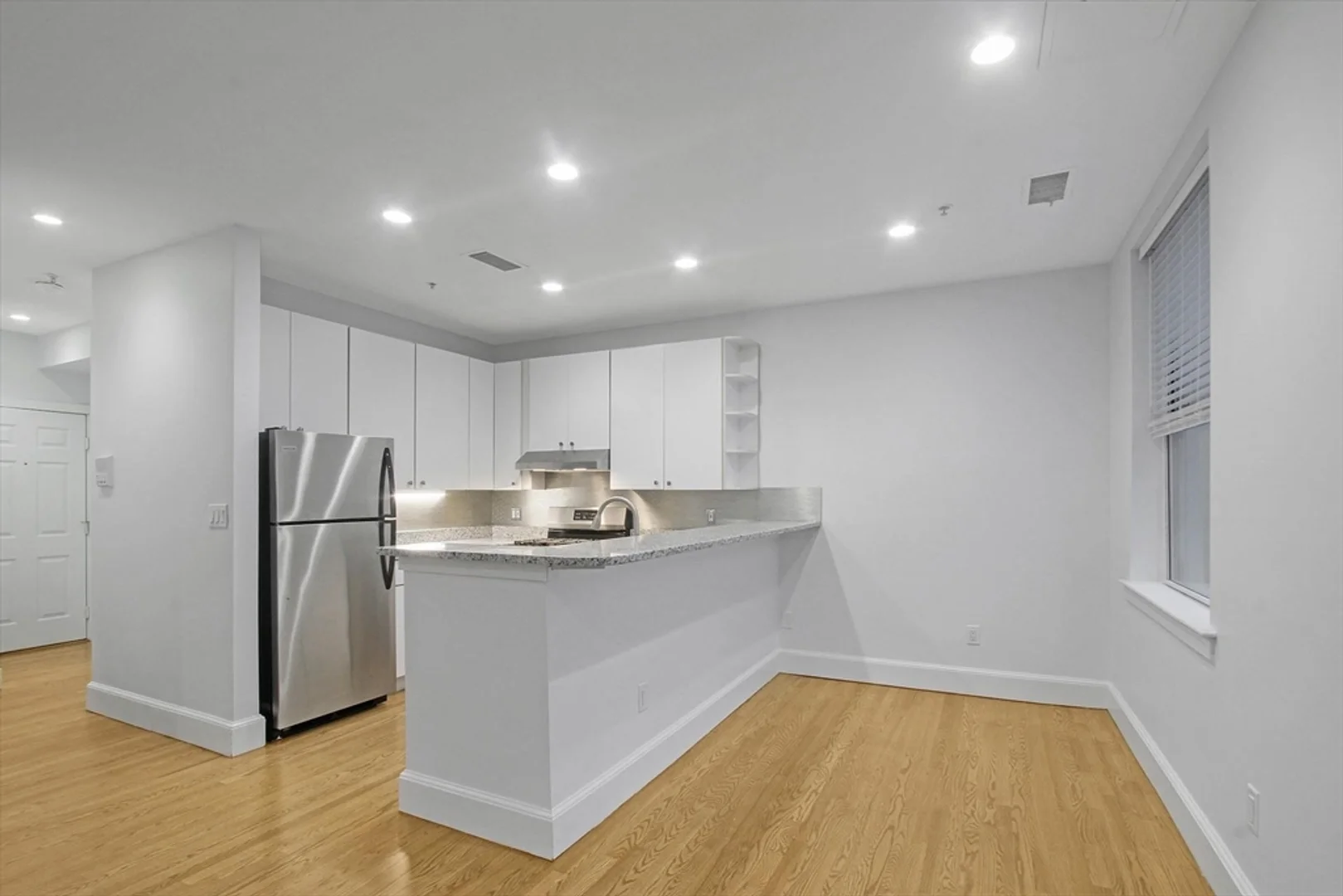 140, Boylston St., Unit 10, Back Bay, Boston, MA, 02116