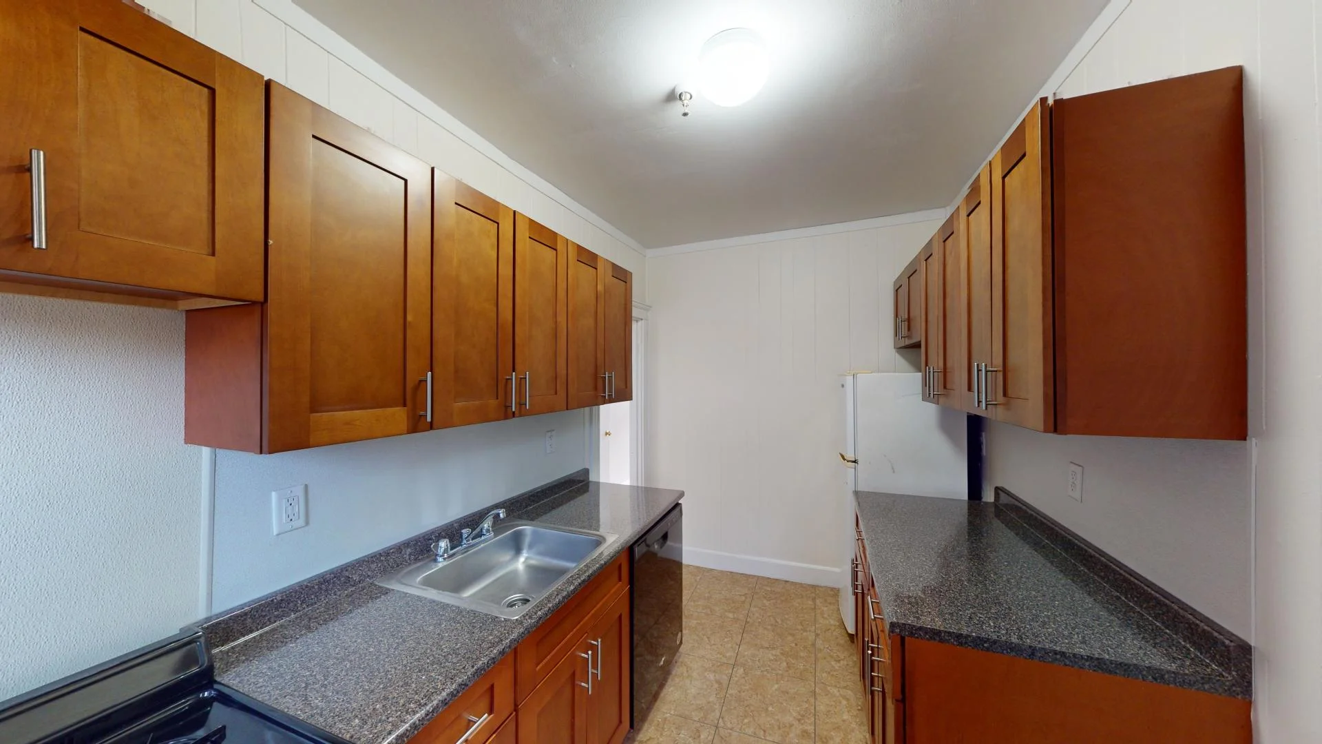 Chic studio apartment near campus in 